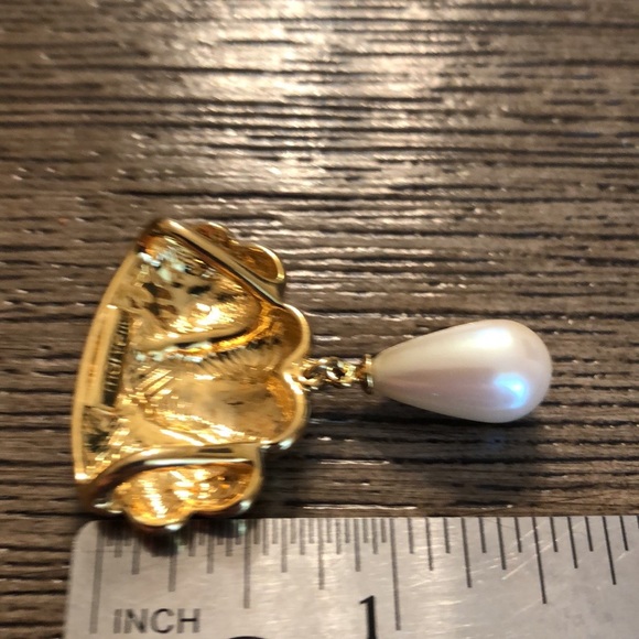 MARVELLA  Shell with Faux Pearl Drop Slide Pendant - Picture 5 of 12